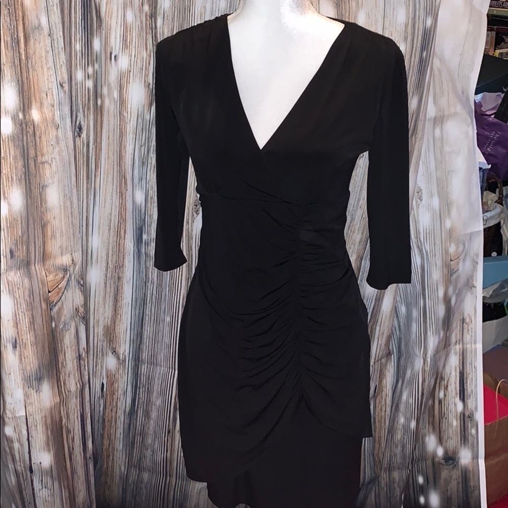 Donna Ricco Black Lined V Neck Ruched Side